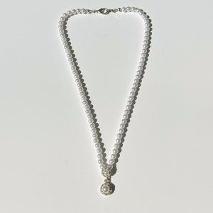 Vintage pearl pendant necklace